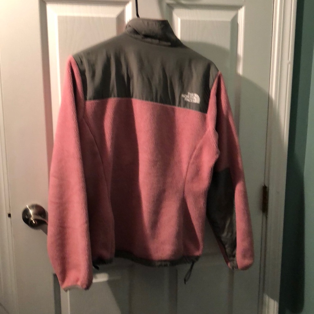 North face - Picture 2 of 4